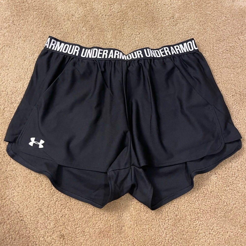XL Black Under Armour shorts with pockets
